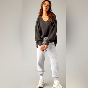 AMERICAN EAGLE OVERSIZED GREY BIG HUG WAFFLE V-NECK SWEATSHIRT SIZE MED